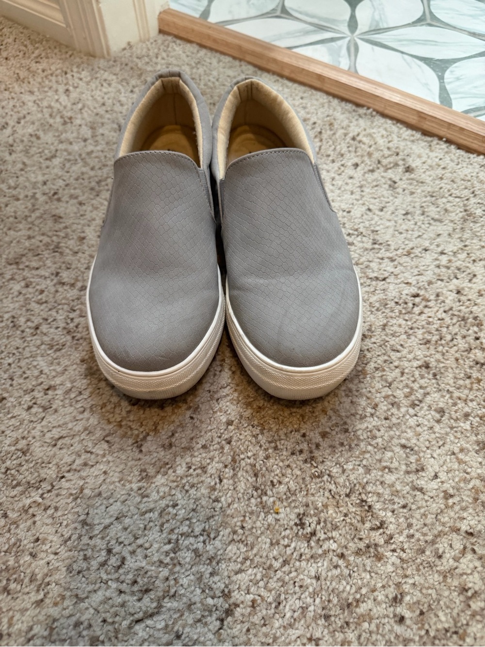 Slip-On Casual Sneakers in Light Gray